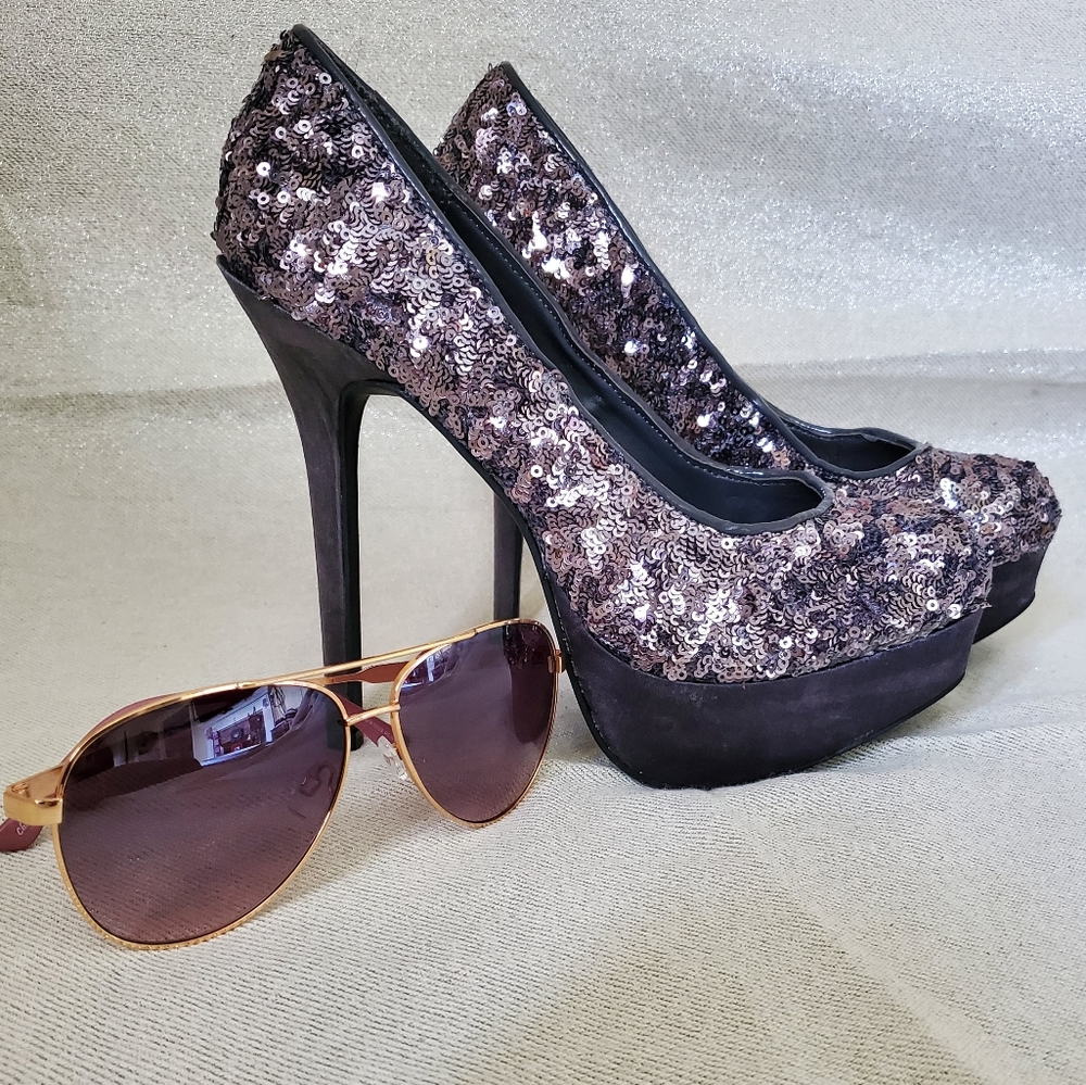 Gray sequence stiletto 👠 size 7.5